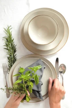 Mäser 931371 Nottingham Vintage Tafel-Service Für 4 Personen Mit Speiseteller Und Suppenteller Im Retro-Look, Steinzeug, Beige, 8-teilig (1 Set) -Kaufland Verkäufe 123b9a9f41468d340c08df61066f8875