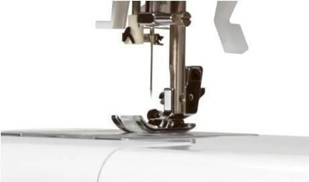 Bernette Chicago 7 - Nähmaschine Und Stickmaschine / 197 Stich- Und Nähprogramme (Nutzstiche, Elastikstiche) 6 Bernette Chicago 7 - Nähmaschine Und Stickmaschine / 197 Stich- Und Nähprogramme (Nutzstiche, Elastikstiche) – Bild 4