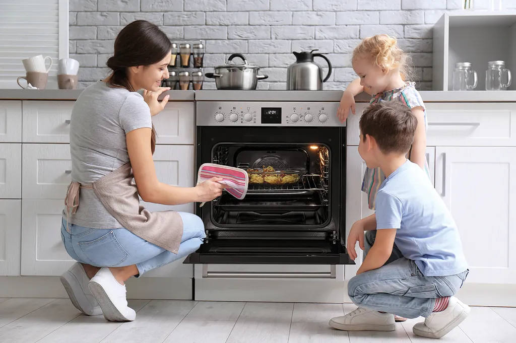 Bomann Elektroherd Set, Backofen Mit Glaskeramik-Herdplatte Und 4 Kochplatten, Ofen M. Ober-/Unterhitze, Grill- Und Umluft Mit Ceranfeld, Backofen M. Touch-Display EHBC 7933 IX 10 Bomann Elektroherd Set, Backofen Mit Glaskeramik-Herdplatte Und 4 Kochplatten, Ofen M. Ober-/Unterhitze, Grill- Und Umluft Mit Ceranfeld, Backofen M. Touch-Display EHBC 7933 IX – Bild 8