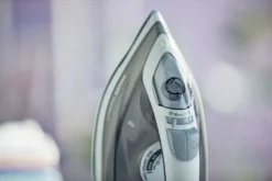 Philips EasySpeed Bügeleisen Mit Keramikbügelsohle, 15 G/min Konstanter Dampf, 2000 W, Grau (GC1751/80) -Kaufland Verkäufe 2de166b112afb1c9f19a523ee769ade5