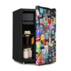 Klarstein Cool Vibe 70+ Kühlschrank , , Volumen: 70 Liter , VividArt Concept: Tür Mit Stickerbomb-Design Print , Eisfach , Eiswürfelform , Geräuschentwicklung: 42 DB , Schwarz -Kaufland Verkäufe 2f19087a8110330df0b1dcd77cd2f95e