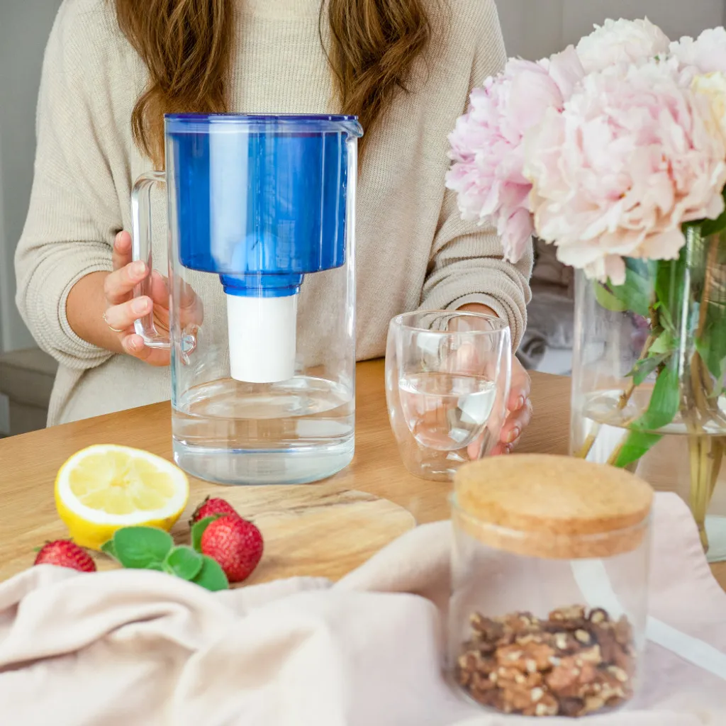 Wessper AquaClassic Set Besteht Aus: Kristalline 2,5l Glaskanne In Bleu Und 10x Filterpatronen 7 Wessper AquaClassic Set Besteht Aus: Kristalline 2,5l Glaskanne In Bleu Und 10x Filterpatronen – Bild 5