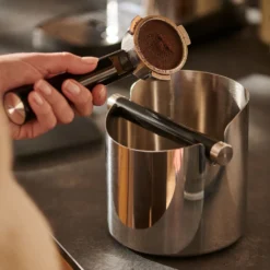 Tchibo Knock-Box Abklopfschale, Für Siebträger Espressomaschine, Zur Leichten Entsorgung Des Feuchten Kaffeesatzes, Silber / Schwarz, Edelstahl Und Gummi 11 Tchibo Knock-Box Abklopfschale, Für Siebträger Espressomaschine, Zur Leichten Entsorgung Des Feuchten Kaffeesatzes, Silber / Schwarz, Edelstahl Und Gummi -Kaufland Verkäufe 34761fecdbd485c181ef024e91765001