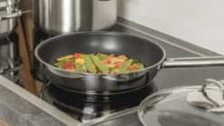 Rösle RÖSLE ELEGANCE Bratpfanne Ø 28 Cm, Edelstahl 18/10, Universalpfanne Mit Antihaftversiegelung ProPlex, Spülmaschinen-, Backofen- Und Induktionsgeeignet -Kaufland Verkäufe 351d01b255c87bb8f08ea55938793391