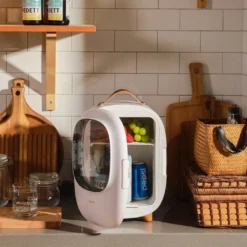 Baseus Mini Beauty Kühlschrank Für Kosmetik Reisekühlschrank Mit Heizung 8l 220V EU / 12V Weiß -Kaufland Verkäufe 388415b6e9ff2f90cacfe0f6c56312d8