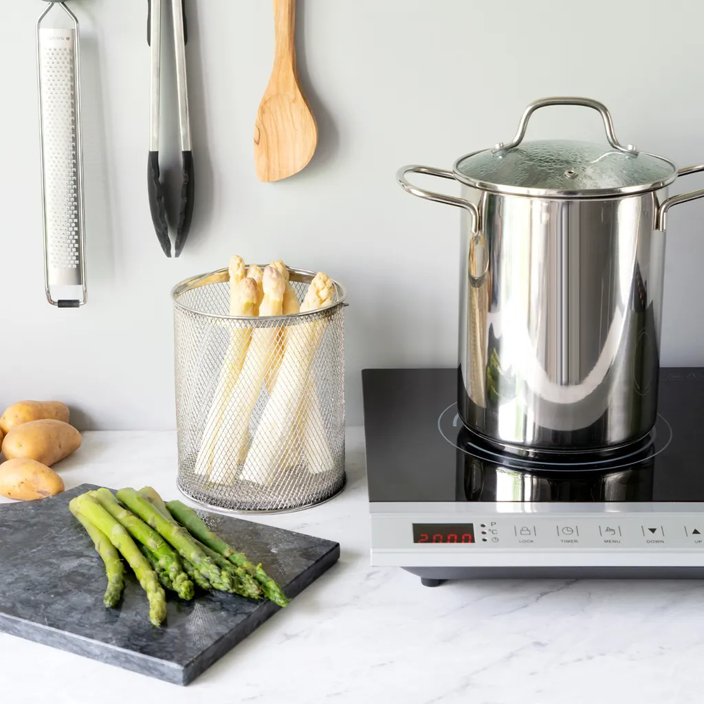 Navaris Spargeltopf Kochtopf Nudeltopf 3,9l - Topf Zum Kochen Von Spargel Oder Spaghetti - Aus Edelstahl Mit Siebeinsatz - BPA-frei Spülmaschinenfest 5 Navaris Spargeltopf Kochtopf Nudeltopf 3,9l - Topf Zum Kochen Von Spargel Oder Spaghetti - Aus Edelstahl Mit Siebeinsatz - BPA-frei Spülmaschinenfest – Bild 3