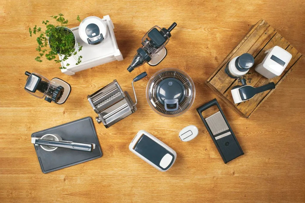 Fackelmann Zwiebelhacker Easyprepare, Hochwertiger Zwiebel-, Gemüse- Und Kräuterhacker Mit Durchsichtigem Auffangbehälter, Sicherer Halt Durch Anti-Rutsch-Füße (Farbe: Weiß / Blau-Grau) 9 Fackelmann Zwiebelhacker Easyprepare, Hochwertiger Zwiebel-, Gemüse- Und Kräuterhacker Mit Durchsichtigem Auffangbehälter, Sicherer Halt Durch Anti-Rutsch-Füße (Farbe: Weiß / Blau-Grau) – Bild 7