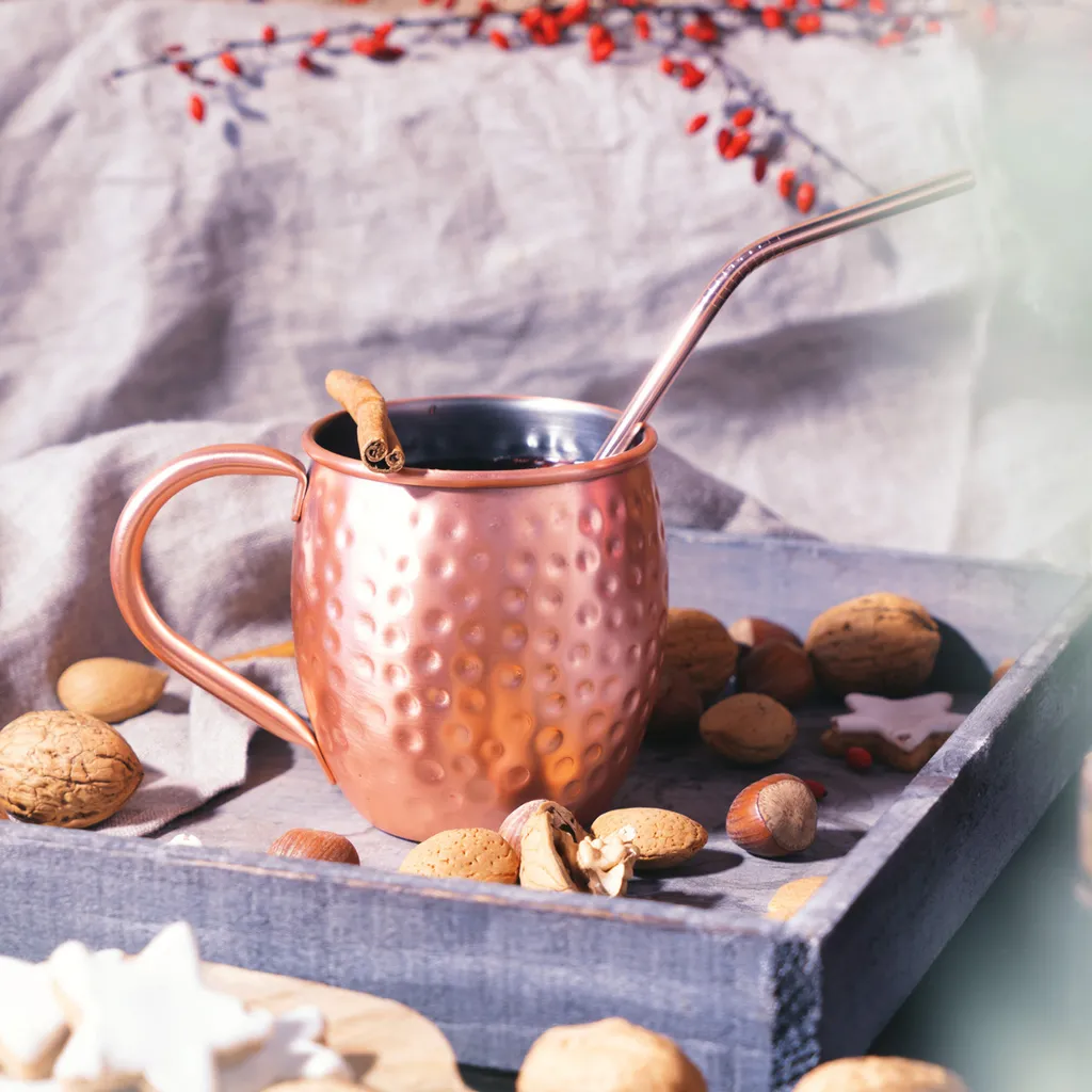 Navaris Moscow Mule Becher 4er Set - 4x Kupferbecher Für Moskau Mule Gin Bier - Cocktail Mug Gehämmert - Tasse Aus Edelstahl Mit Kupfer 4 Navaris Moscow Mule Becher 4er Set - 4x Kupferbecher Für Moskau Mule Gin Bier - Cocktail Mug Gehämmert - Tasse Aus Edelstahl Mit Kupfer – Bild 2