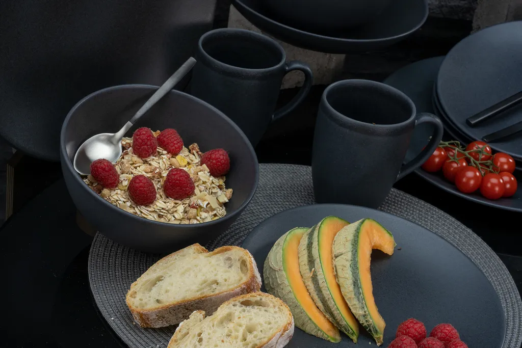 CreaTable 23145 Kombiservice Soft Touch Black Für 4 Personen, Steinzeug, Schwarz (1 Set, 16-teilig) 8 CreaTable 23145 Kombiservice Soft Touch Black Für 4 Personen, Steinzeug, Schwarz (1 Set, 16-teilig) – Bild 6