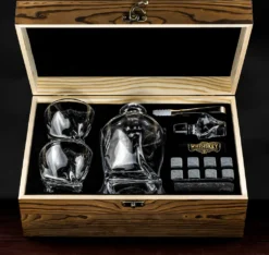 Whisiskey - Whisky Karaffe – Twisted Dekanter Set - Whiskey Karaffe Set - 1000ML - Geschenke Für Männer - Inkl. 8 Whisky Steine, Zange & 2 Whisky Gläser 10 Whisiskey - Whisky Karaffe – Twisted Dekanter Set - Whiskey Karaffe Set - 1000ML - Geschenke Für Männer - Inkl. 8 Whisky Steine, Zange & 2 Whisky Gläser -Kaufland Verkäufe 4c8123a6d508842fc7bb367a743b2edc