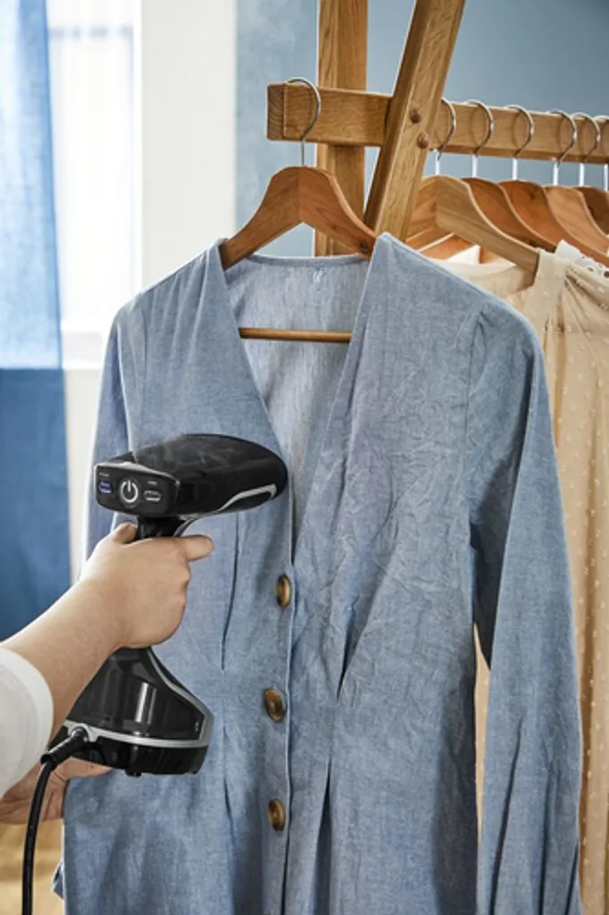 TEFAL Kleiderdampfer DT8270 Handheld, 2000 W, 0,19 L, 30 G/min, Schwarz 9 TEFAL Kleiderdampfer DT8270 Handheld, 2000 W, 0,19 L, 30 G/min, Schwarz – Bild 7