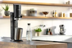 SodaStream Crystal 2.0 Vorteilspack Wassersprudler, Titan, Mit 3 Karaffen 13 SodaStream Crystal 2.0 Vorteilspack Wassersprudler, Titan, Mit 3 Karaffen -Kaufland Verkäufe 605e2374623b3fe8da7fa8ae1318e823