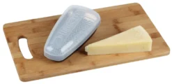 Fackelmann Parmesanreibe- Und Frischebox, Parmesanhobel, Käsereibe Mit Servier-Behälter (Farbe: Transparent/Grau), Menge: 1 Stück 17 Fackelmann Parmesanreibe- Und Frischebox, Parmesanhobel, Käsereibe Mit Servier-Behälter (Farbe: Transparent/Grau), Menge: 1 Stück -Kaufland Verkäufe 6252c756ceac270691a5e0aac8e75c5a
