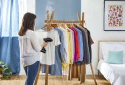 TEFAL Kleiderdampfer DT8270 Handheld, 2000 W, 0,19 L, 30 G/min, Schwarz 34 TEFAL Kleiderdampfer DT8270 Handheld, 2000 W, 0,19 L, 30 G/min, Schwarz -Kaufland Verkäufe 63c91e4b7ef4001fafd3dd4f376fb6e8