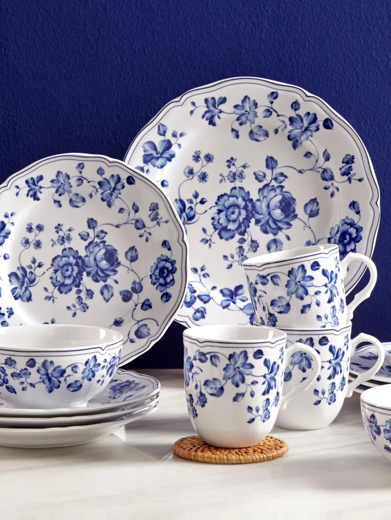 CreaTable 22543 Kombiservice Royal Blue Flower Für 4 Personen, Porzellan, Mehrfarbig (1 Set, 16-teilig) 4 CreaTable 22543 Kombiservice Royal Blue Flower Für 4 Personen, Porzellan, Mehrfarbig (1 Set, 16-teilig) – Bild 2