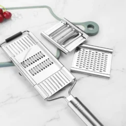 4-fach Gemüsehobel Mit 3 Zusätzlichen Einsätzen. V-Schneider, Julienneschneider Und Parmesanreibe. -Kaufland Verkäufe 822663286668c665b5bce2cdff8f1a93