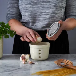 Mason Cash Knoflook Rasp + Kom Innovative Kitchen 28 Mason Cash Knoflook Rasp + Kom Innovative Kitchen -Kaufland Verkäufe 9486ef94bc0b9e8fe28bc286d5554931