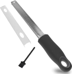2er Pack Zitronenreibe Aus Edelstahl Parmesanreibe 32,5 Cm Ingwerreibe Multifunktionaler Zester Reibe Muskatnuss Reibe Mit Schutz & Reinigungsbürste Hobel Reibe Für Schokolade, Käse, Kokosnuss -Kaufland Verkäufe 9b04c5dd4b0fe6f6feb0d4e68651de68 1