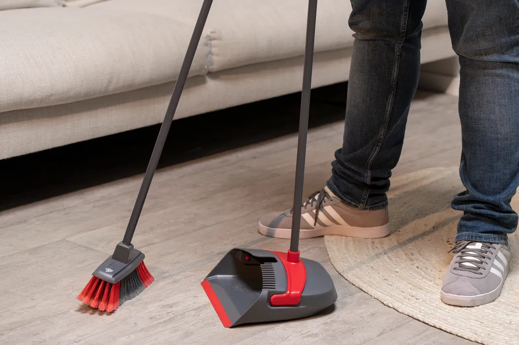 Kehrgarnitur Mit Langem Stiel 4 Kehrgarnitur Mit Langem Stiel – Bild 2