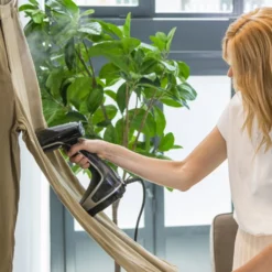 TEFAL Kleiderdampfer DT8270 Handheld, 2000 W, 0,19 L, 30 G/min, Schwarz 30 TEFAL Kleiderdampfer DT8270 Handheld, 2000 W, 0,19 L, 30 G/min, Schwarz -Kaufland Verkäufe a235c1eb9411b2b4d8618262ae9e5a4f