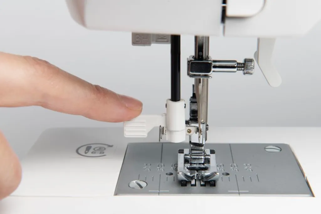 Singer Haute Couture Computer-Nähmaschine F527C Freiarmnähmaschine Mit Anschiebetisch 10 Singer Haute Couture Computer-Nähmaschine F527C Freiarmnähmaschine Mit Anschiebetisch – Bild 8