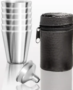 Outdoor Saxx® - 8-Teiliges Edelstahl-Becher Set, 6 Unzerbrechliche Schnaps-Becher, Schnaps-Gläser Aus Metall, Metall-Becher Mit Einfüll-Trichter Und Leder-Tasche, Ideales Flachmann-Zubehör -Kaufland Verkäufe b09e3b135630d32d53375ca020e01718