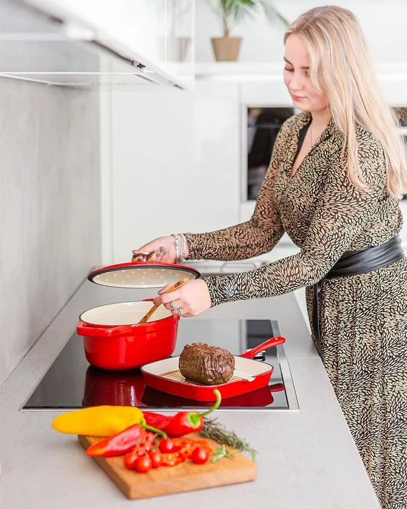 Daumonet Gusseisen-Bräter - Oval Ø 29 Cm - Kirschrot 6 Daumonet Gusseisen-Bräter - Oval Ø 29 Cm - Kirschrot – Bild 4