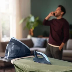 Philips PerfectCare Bügelstation, Keramikbügelsohle, 120 G/min Konstanter. Dampf, 8.0 Bar, 2100 W, Blau (PSG7030/20) -Kaufland Verkäufe b65bf6392b0603e1fa0bc7fc9b337cf8