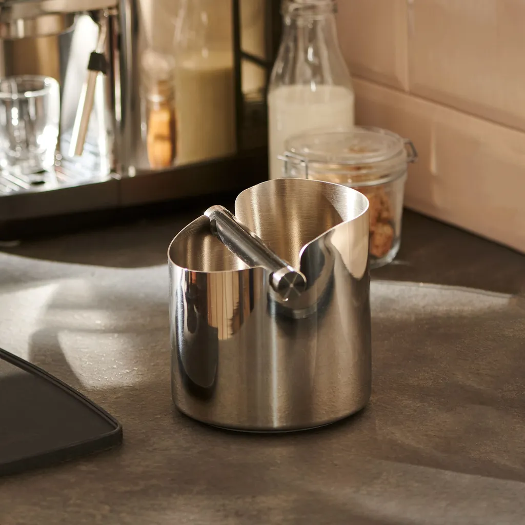 Tchibo Knock-Box Abklopfschale, Für Siebträger Espressomaschine, Zur Leichten Entsorgung Des Feuchten Kaffeesatzes, Silber / Schwarz, Edelstahl Und Gummi 4 Tchibo Knock-Box Abklopfschale, Für Siebträger Espressomaschine, Zur Leichten Entsorgung Des Feuchten Kaffeesatzes, Silber / Schwarz, Edelstahl Und Gummi – Bild 2