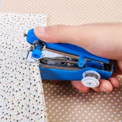 3X Mini-Nähmaschine Elektrische Handnähmaschine Mini Tragbare Reisenähmaschine 11 3X Mini-Nähmaschine Elektrische Handnähmaschine Mini Tragbare Reisenähmaschine -Kaufland Verkäufe bd0953f57477df60a7544e90d3c93d6e