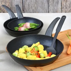 GRÄWE Aluminium-Pfannenset, Ø 20 Cm, Ø 24 Cm, Ø 28 Cm, Beschichtet, 3-teilig, Inkl. Pfannenwender 22 GRÄWE Aluminium-Pfannenset, Ø 20 Cm, Ø 24 Cm, Ø 28 Cm, Beschichtet, 3-teilig, Inkl. Pfannenwender -Kaufland Verkäufe c30d2b458b651d58abebb2549a0d88ab