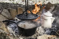 Petromax Kasserolle KR2 - Gusseisen - Feuertopf - Mit Deckel - 2 Liter Fassung - Mit Stiel -Kaufland Verkäufe d3233ca67fee65e9af8064dadb4a9ff9