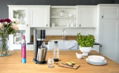SodaStream DuoTitan Trinkwassersprudler, Inkl. 1x 1 Liter Glasflasche, 1x 1 Liter PET, 1 X Quick Connect Zylinder -Kaufland Verkäufe da88d54b0d914ca7231594afb00b5122
