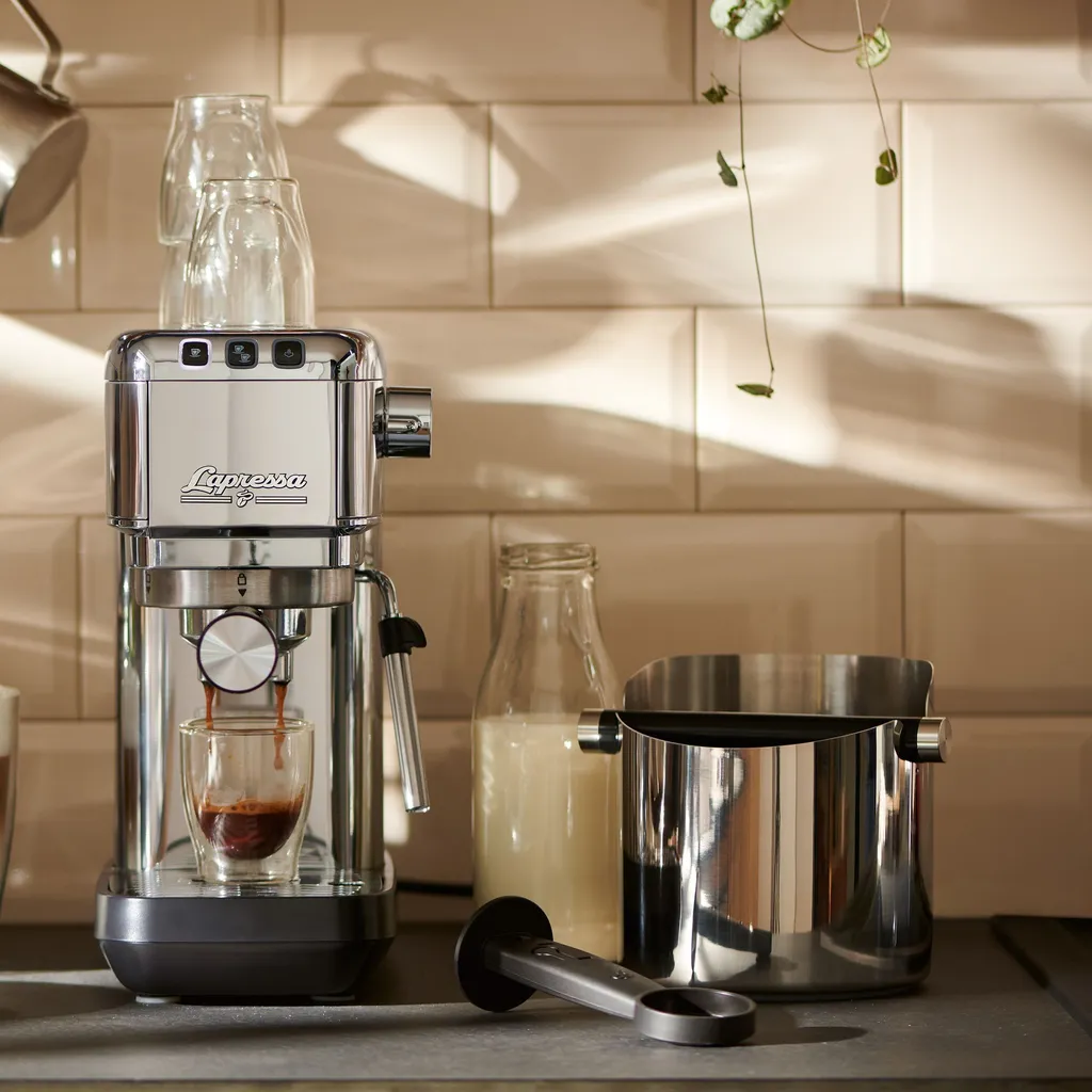 Tchibo Knock-Box Abklopfschale, Für Siebträger Espressomaschine, Zur Leichten Entsorgung Des Feuchten Kaffeesatzes, Silber / Schwarz, Edelstahl Und Gummi 8 Tchibo Knock-Box Abklopfschale, Für Siebträger Espressomaschine, Zur Leichten Entsorgung Des Feuchten Kaffeesatzes, Silber / Schwarz, Edelstahl Und Gummi – Bild 6