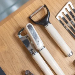 KitchenAid Gemüseschäler Core Creme 18 Cm 7 KitchenAid Gemüseschäler Core Creme 18 Cm -Kaufland Verkäufe e3e502a94d263ffc48e6b46232cae28a