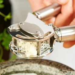 Rösle Knoblauchpresse Mit Abstreifer Edelstahl -Kaufland Verkäufe e5370a41ea602dce51aab94c6688c710