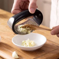 Garlic Press Knoblauchpresse Edelstahl Rostfrei, Knoblauchschneider Spülmaschinenfest Küchenhelfer Mit Silikon Schäler Und Ingwerpresse Bürste -Kaufland Verkäufe e621972e39ae9c4523848f915dff2280