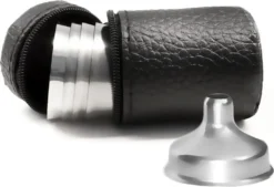 Outdoor Saxx® - 8-Teiliges Edelstahl-Becher Set, 6 Unzerbrechliche Schnaps-Becher, Schnaps-Gläser Aus Metall, Metall-Becher Mit Einfüll-Trichter Und Leder-Tasche, Ideales Flachmann-Zubehör -Kaufland Verkäufe ed918518910b20e93e9141176d19d5ef