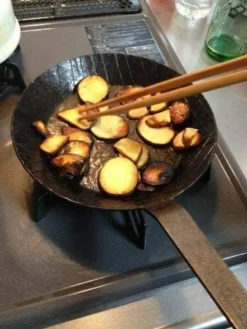 Turk 65228 Bratpfanne Ø 28cm, Aus Schmiedeeisen, Mit Hakenstiel, Schwarz -Kaufland Verkäufe f412151dd7bb03db4ee5d43a7ea79d6c 1