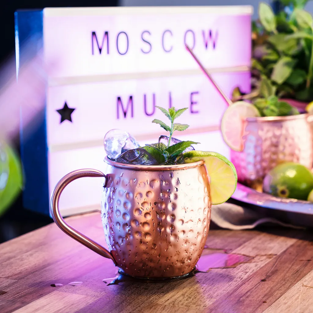 Navaris Moscow Mule Becher 4er Set - 4x Kupferbecher Für Moskau Mule Gin Bier - Cocktail Mug Gehämmert - Tasse Aus Edelstahl Mit Kupfer 3 Navaris Moscow Mule Becher 4er Set - 4x Kupferbecher Für Moskau Mule Gin Bier - Cocktail Mug Gehämmert - Tasse Aus Edelstahl Mit Kupfer